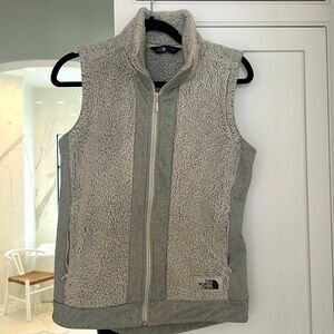 Women's North Face Vest.  Size small. Gray  two tone.